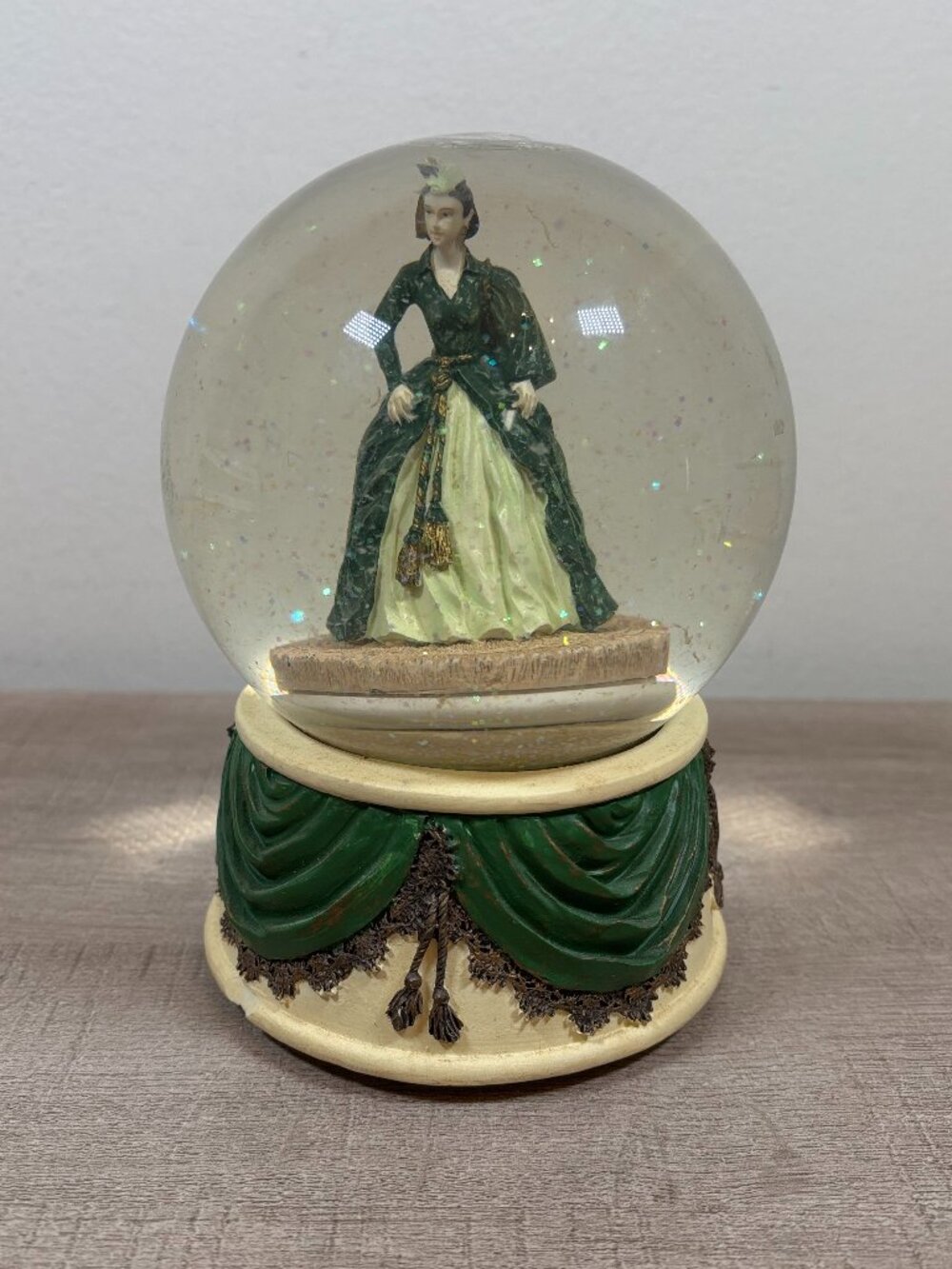 Vintage 1999 Gone With the Wind Scarlet Ohara Green Dress Musical Snow Globe